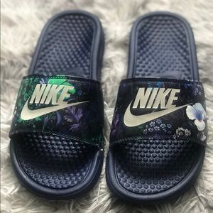 Nike woman’s slides size 7